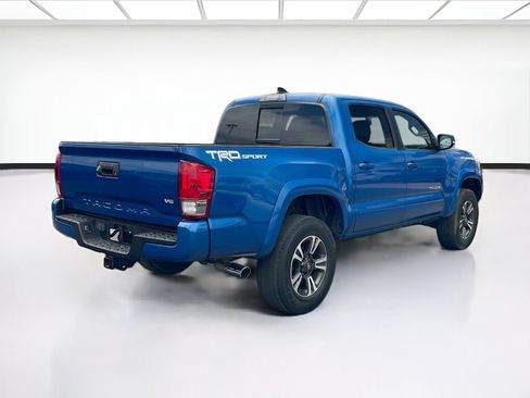 Used 2017 Toyota Tacoma TRD Sport w/ Tow Package RWD image 4