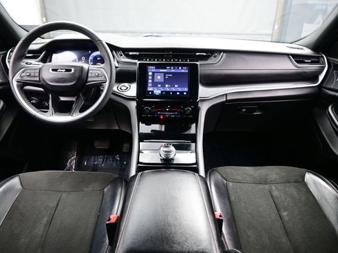 Used 2023 Jeep Grand Cherokee L Laredo image 18