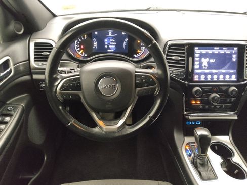 Used 2020 Jeep Grand Cherokee Laredo w/ 18" Wheel & 8.4" Radio Group AWD/4WD image 22
