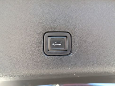 Used 2020 Chevrolet Traverse Premier image 9