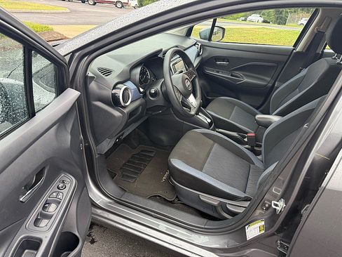 Used 2024 Nissan Versa SV FWD image 8