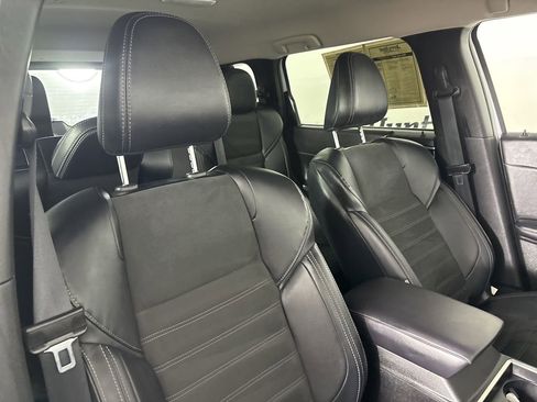 Used 2024 Mitsubishi Outlander SE Black Edition image 28