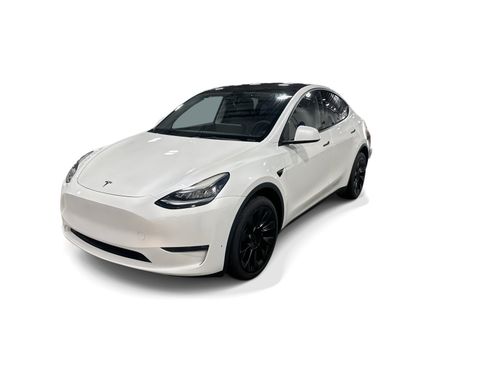 Certified 2023 Tesla Model Y AWD image 1