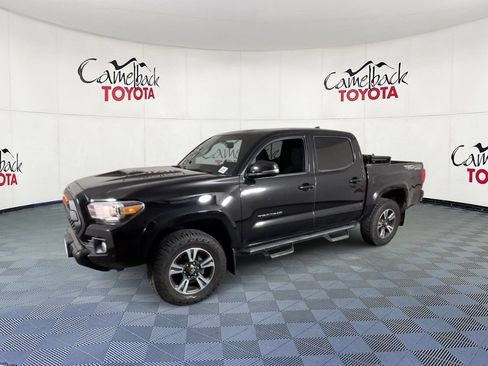 Used 2017 Toyota Tacoma TRD Sport AWD/4WD image 7