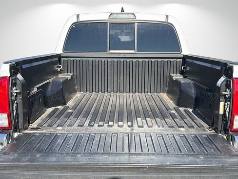 Used 2017 Toyota Tacoma SR5 w/ Tow Package image 12