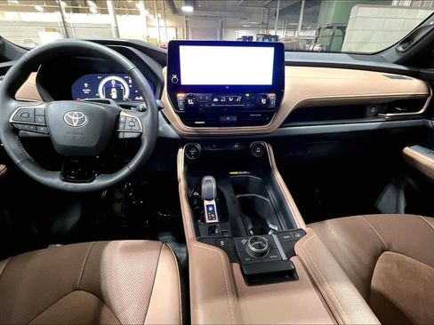 Used 2025 Toyota Grand Highlander AWD Hybrid image 15