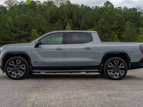 Used 2024 GMC Sierra EV Denali image 9