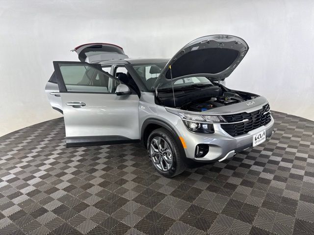 Certified 2026 Kia Seltos LX AWD/4WD image 14