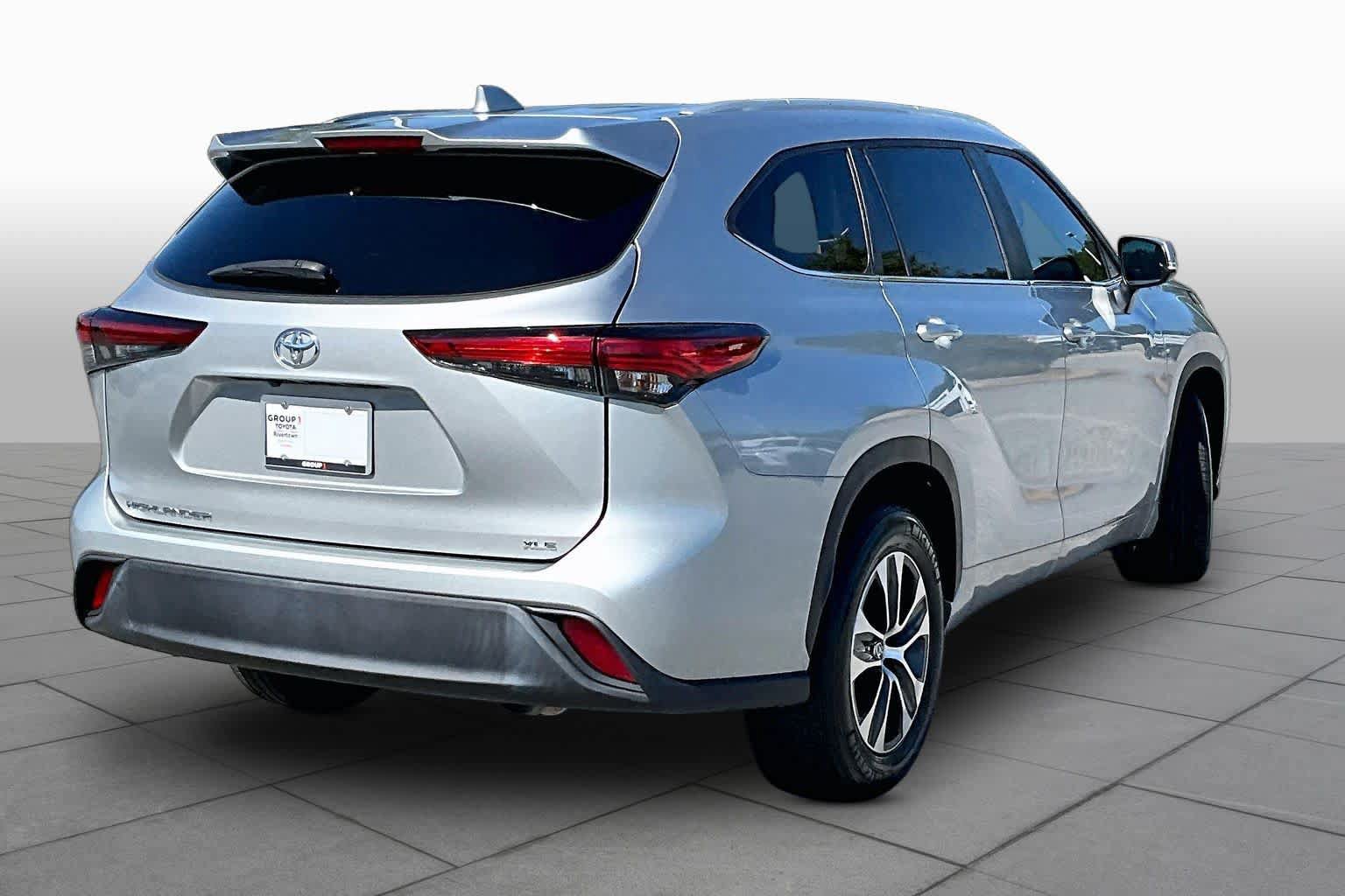 Used 2023 Toyota Highlander XLE FWD image 12