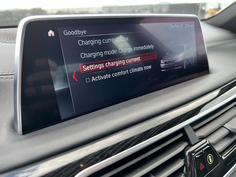 Used 2019 BMW 740e xDrive 740e xDrive iPerformance AWD 4 w/ Executive Package image 33