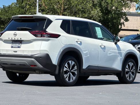 Used 2023 Nissan Rogue SV FWD image 3