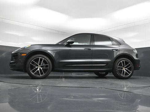 Certified 2025 Porsche Macan AWD/4WD image 25