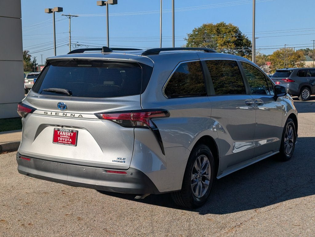 Certified 2022 Toyota Sienna XLE w/ XLE Plus Package FWD image 7