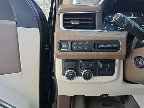 Used 2024 GMC Yukon Denali w/ Advanced Technology Package RWD image 18