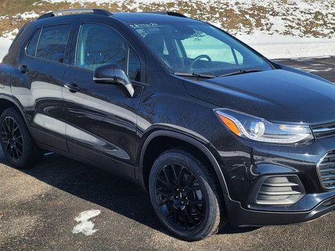 Used 2022 Chevrolet Trax LT w/ Driver Confidence Package image 2