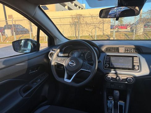 Used 2025 Nissan Versa SV image 32