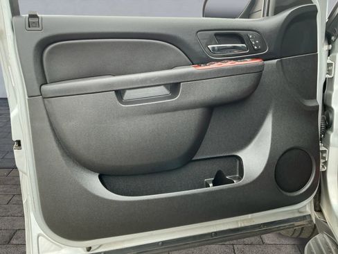 Used 2013 Chevrolet Suburban LTZ image 10