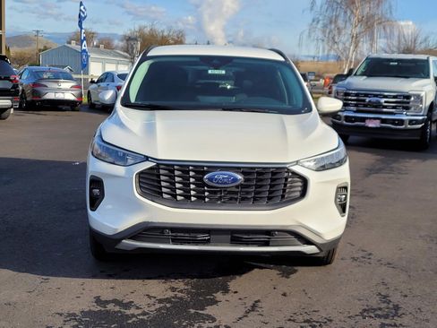 New 2025 Ford Escape SE w/ Class II Trailer Tow Package FWD image 2