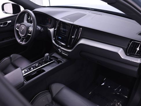 Used 2022 Volvo XC60 T8 R-Design AWD/4WD image 22
