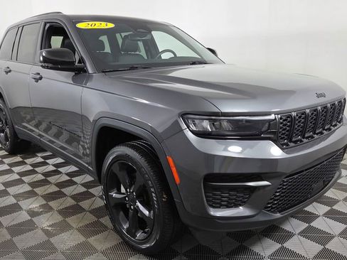 Used 2023 Jeep Grand Cherokee Altitude image 1