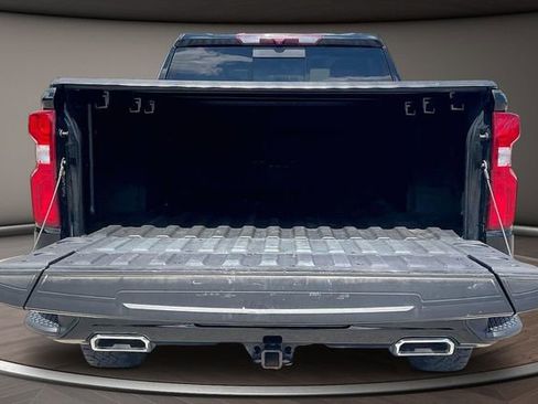 Used 2022 Chevrolet Silverado 1500 LT Trail Boss w/ Convenience Package II AWD/4WD image 16