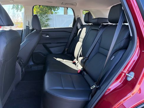 Used 2025 Nissan Rogue SV w/ SV Premium Package FWD image 31