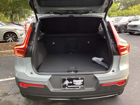 Certified 2026 Volvo XC40 B4 Core FWD image 35