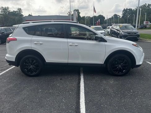 Used 2016 Toyota RAV4 LE AWD/4WD image 2