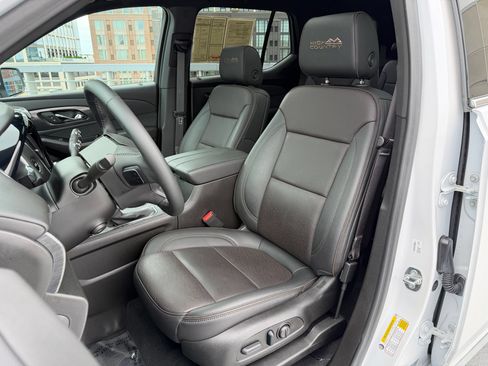 Used 2023 Chevrolet Traverse High Country AWD/4WD image 5