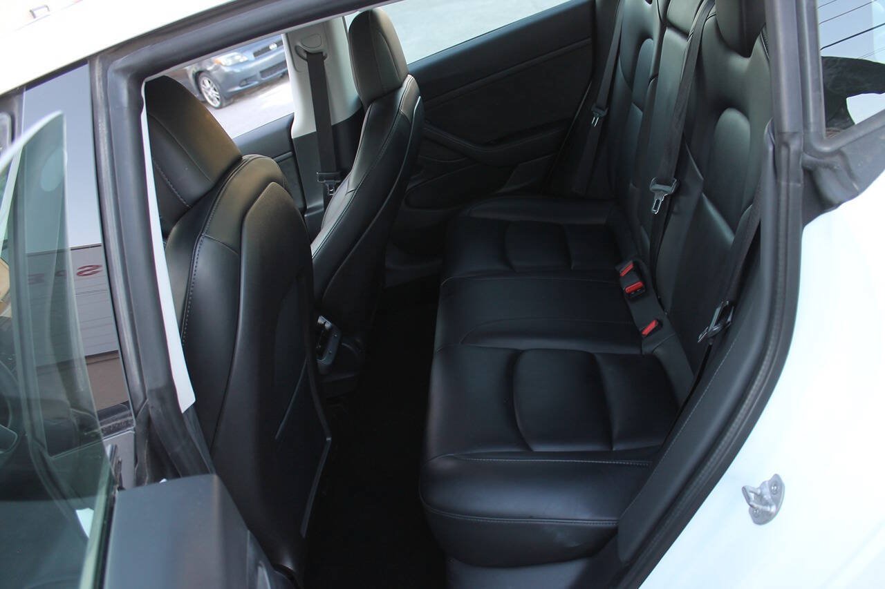 Used 2020 Tesla Model 3 Standard Range Plus RWD image 19