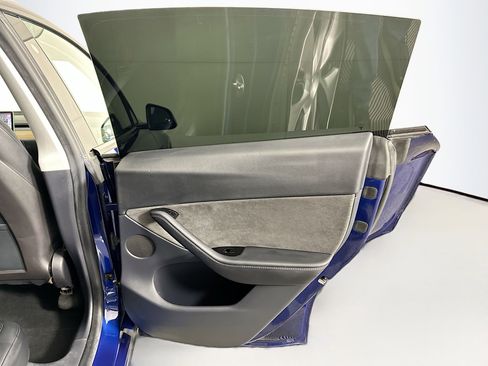 Used 2020 Tesla Model Y Long Range image 29