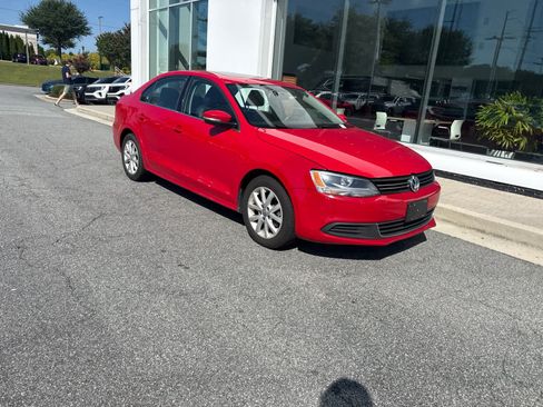Used 2014 Volkswagen Jetta SE FWD image 2