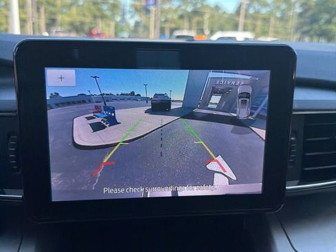 Used 2021 Ford Explorer XLT w/ Equipment Group 202A RWD image 19