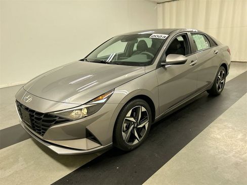 Used 2023 Hyundai Elantra SEL w/ Convenience Package image 5