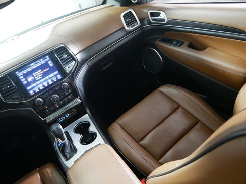 Used 2019 Jeep Grand Cherokee Summit image 11