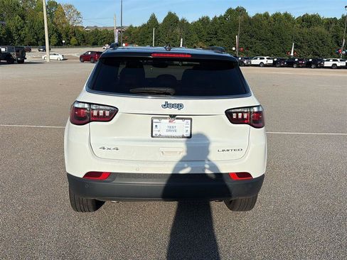 Used 2025 Jeep Compass Limited AWD/4WD image 4