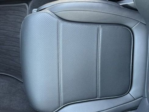 Used 2025 Mercedes-Benz GLC 300 4MATIC image 34