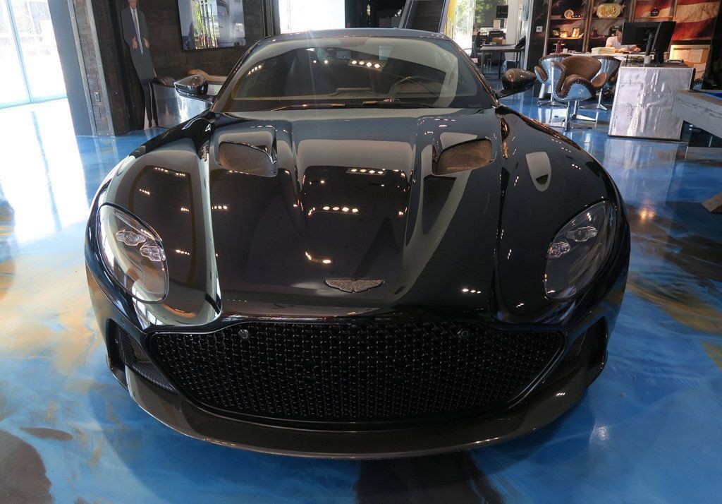 Used 2019 Aston Martin DBS Superleggera RWD image 3