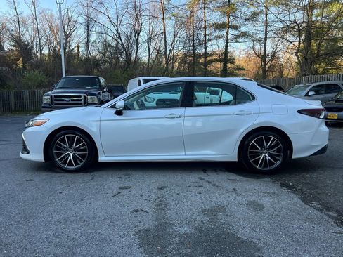 Used 2021 Toyota Camry XLE w/ Navigation Package image 4