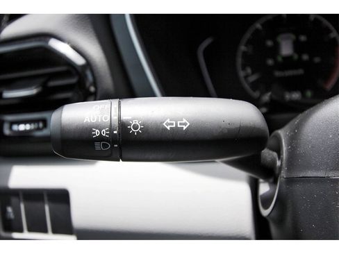 Used 2023 Honda Pilot LX image 17