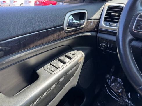 Used 2012 Jeep Grand Cherokee Laredo w/ Laredo E Group AWD/4WD image 29