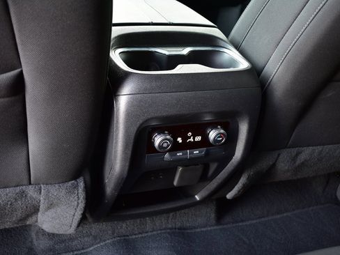 Used 2025 GMC Acadia Elevation image 22