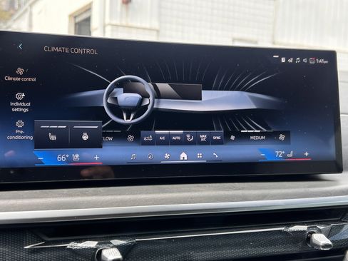 New 2026 BMW X6 xDrive40i w/ Premium Package image 19