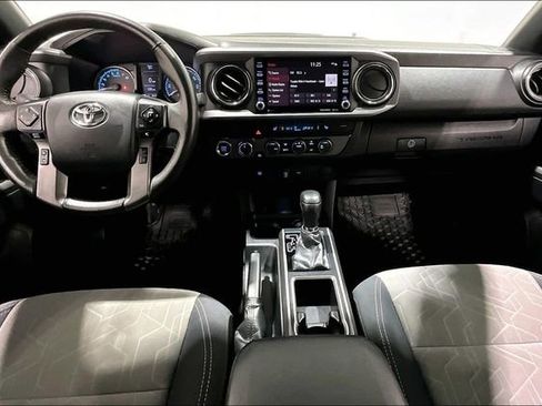 Used 2020 Toyota Tacoma TRD Sport AWD/4WD image 8