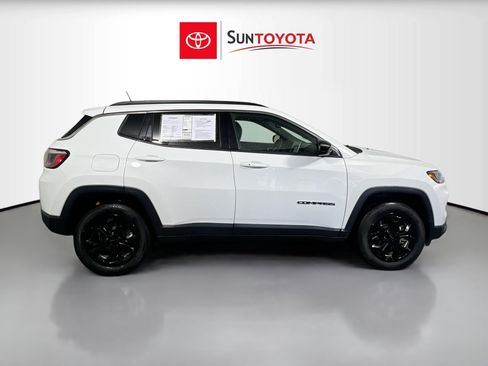 Used 2024 Jeep Compass Latitude AWD/4WD image 2