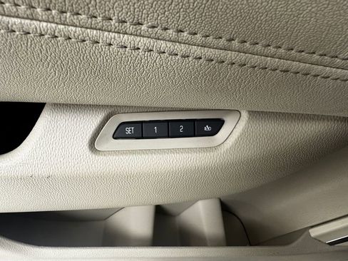 Used 2015 Cadillac Escalade Luxury image 39