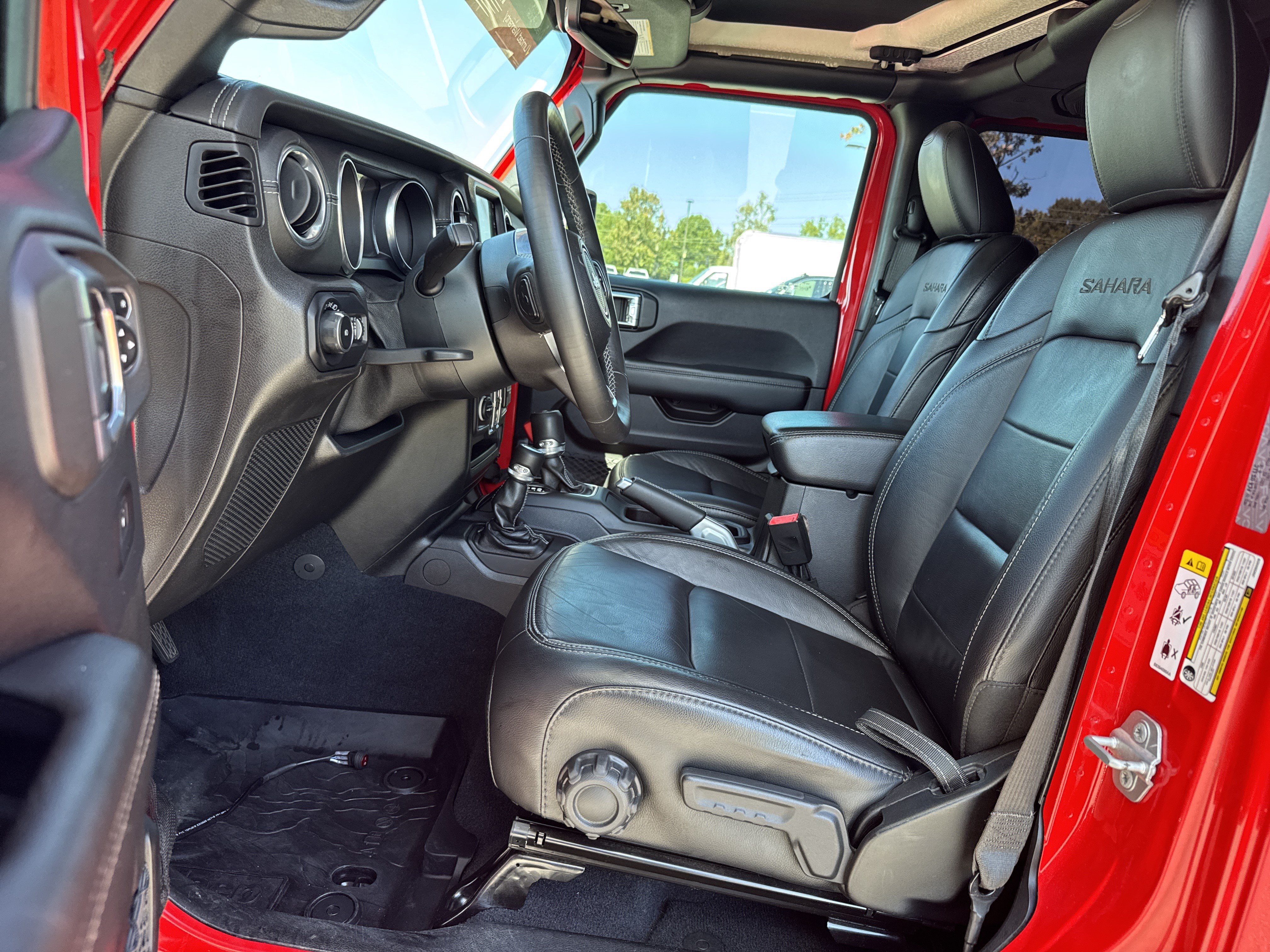 Used 2018 Jeep Wrangler Unlimited Sahara AWD/4WD image 16