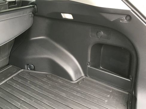 Used 2025 Toyota RAV4 XLE AWD/4WD image 31