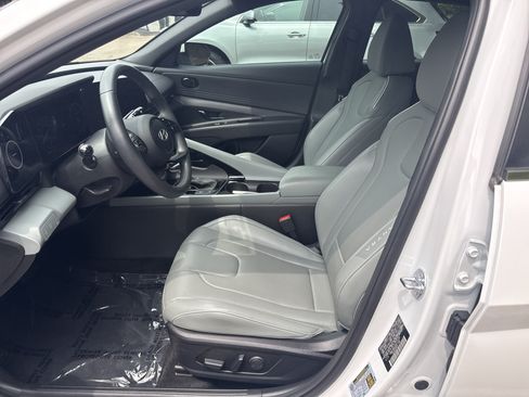 Used 2025 Hyundai Elantra Limited w/ Cargo Package FWD image 16