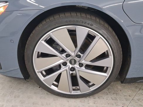 Used 2022 Audi e-tron GT Prestige image 11